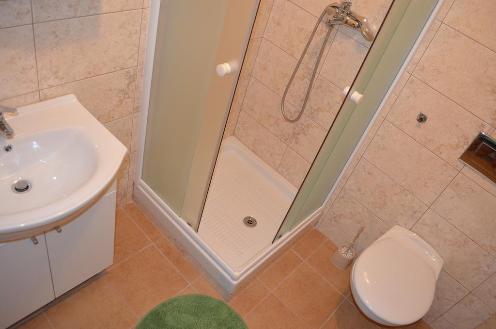 Apartments Lora Baška Rom bilde