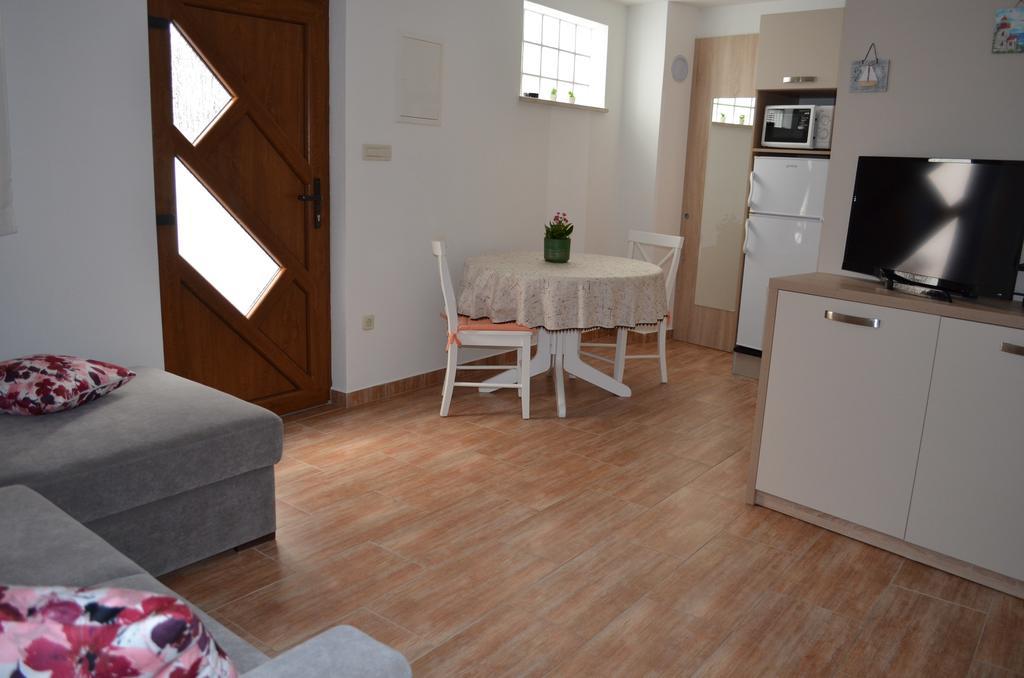 Apartments Lora Baška Rom bilde