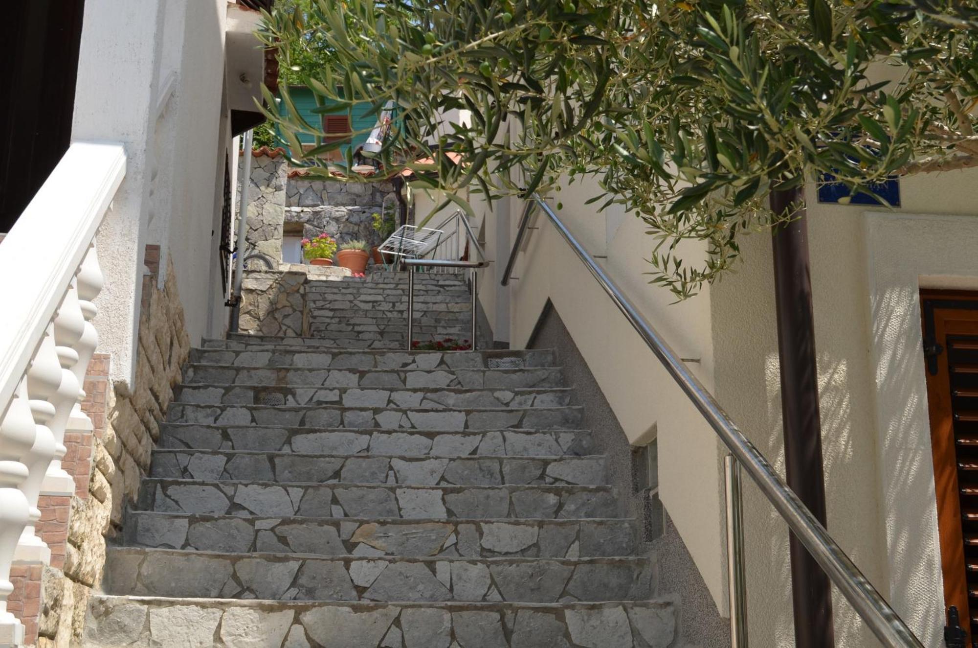 Apartments Lora Baška Rom bilde