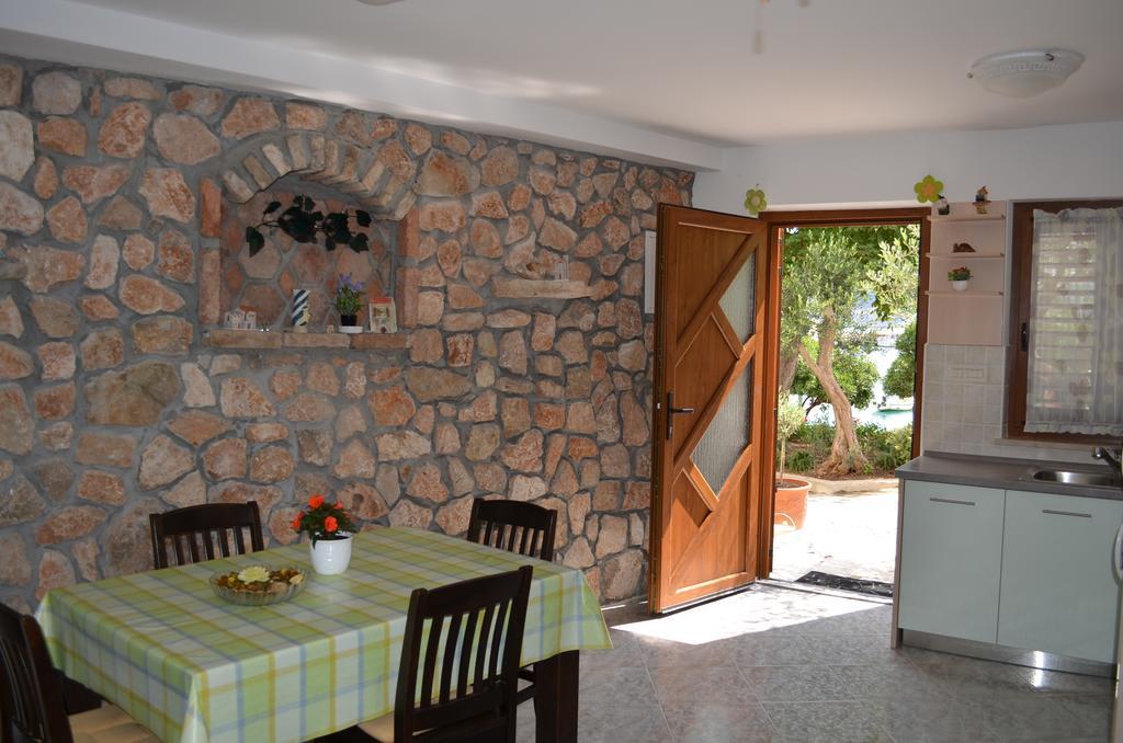 Apartments Lora Baška Rom bilde