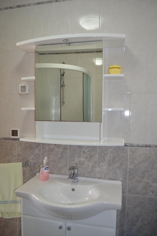 Apartments Lora Baška Rom bilde