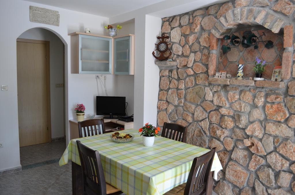 Apartments Lora Baška Rom bilde